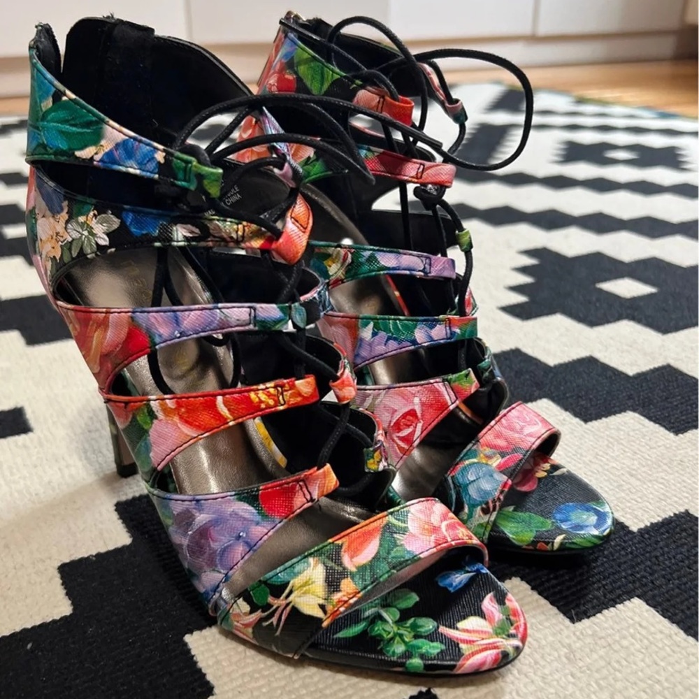 Steve Madden Girl floral spring strap sandals